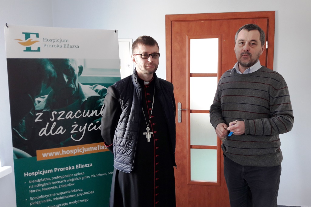 Biskup pomocniczy diecezji lwowskiej Edward Kawa z doktorem Grabowskim